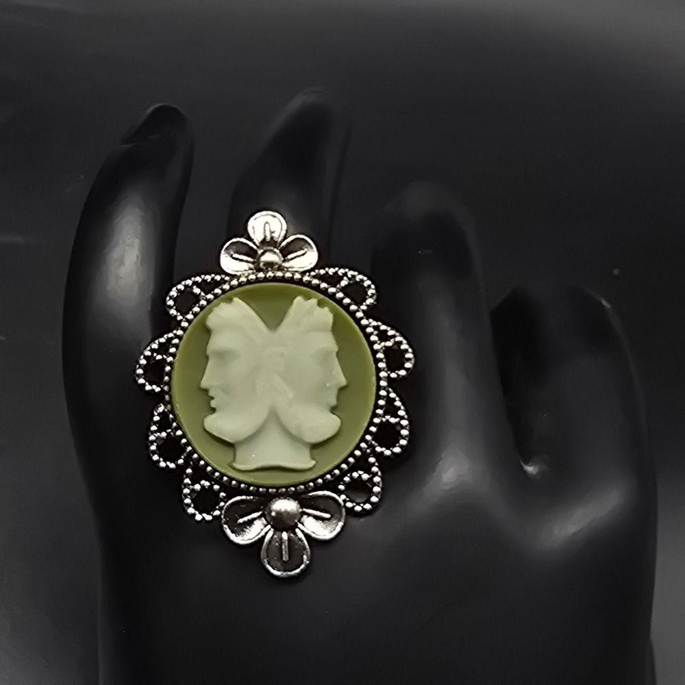 Two Faced Cameo Ring Janus Green Silver Tone Size 7 Adjustable